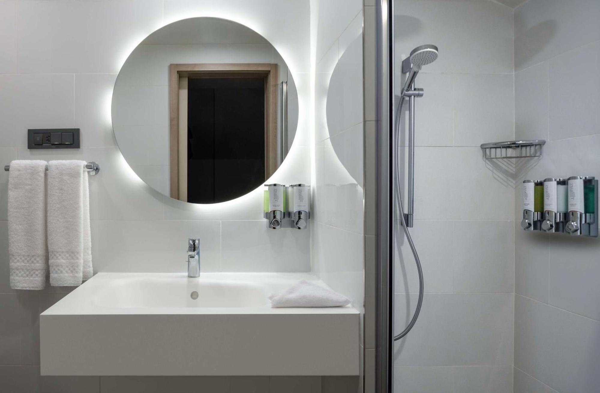 Hampton By Hilton Istanbul Merter Ngoại thất bức ảnh